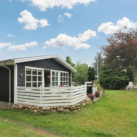 4 Person In Millinge-by Traum Millinge